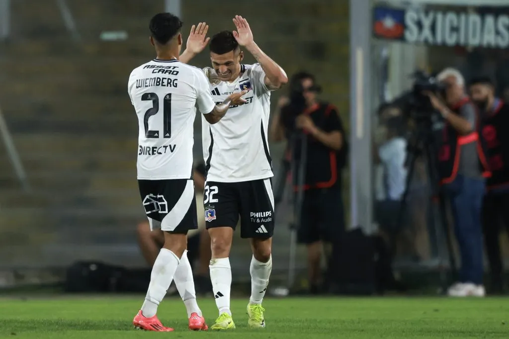 Lucas Cepeda celebrando con Erick Wiemberg. Foto: Felipe Zanca/Photosport