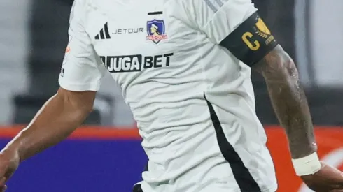 La salida de Esteban Pavez por problemas físicos provocó que Colo Colo tuviera un inesperado capitán ante Everton en los minutos finales del encuentro.