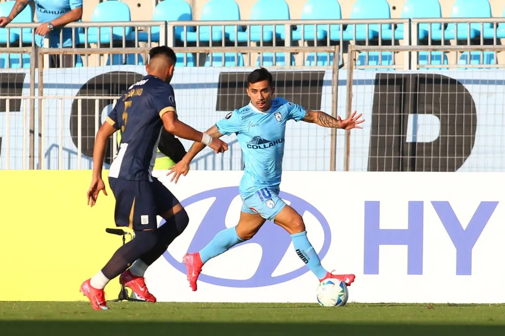 Edson Puch ante la marca de Carlos Zambrano. (Alex Diaz/Photosport).