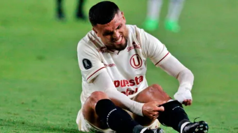 Ureña recibió un fuertísimo pisotón defendiendo a Universitario.