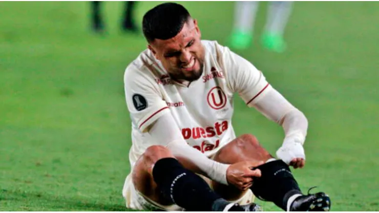 Ureña recibió un fuertísimo pisotón defendiendo a Universitario.