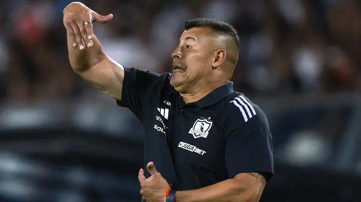 Almirón no quiere dejar pasar detalles en los partidos de Colo Colo