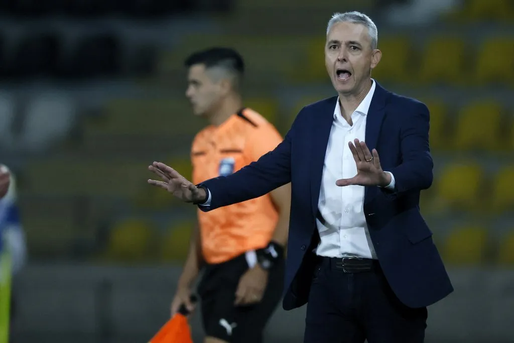 Para Tiago Nunes es un riesgo invertir la localía con Colo Colo