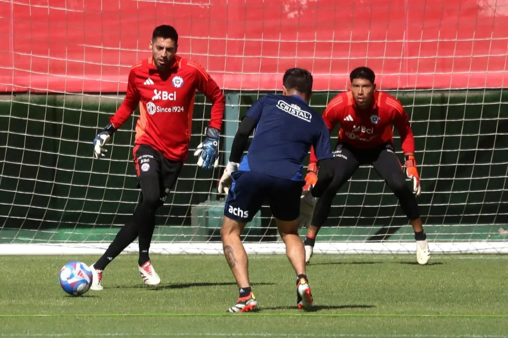 Gabriel Castellón competirá con Brayan Cortés por el arco de la Selección Chilena (Photosport)