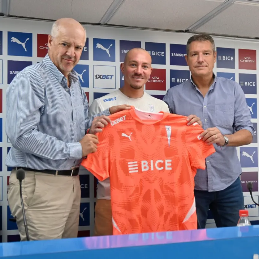 Darío Melo en su presentación como arquero de la Católica. (Foto: Cruzados SADP).