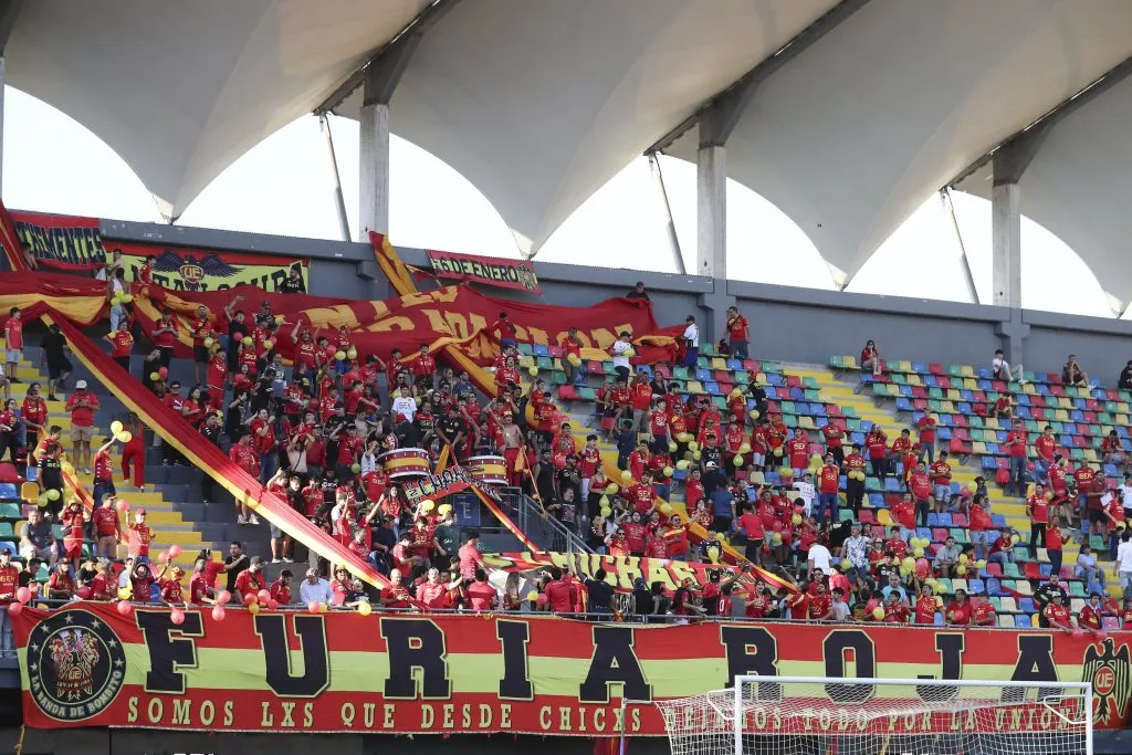 Unión Española fue local en La Florida por los arreglos en Santa Laura. Foto: Felipe Zanca/Photosport