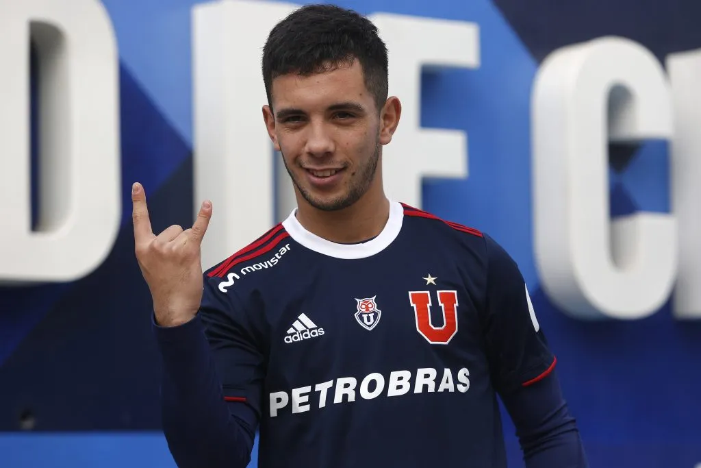 Leonardo Fernández con la camiseta 2019 de U. de Chile. Imagen: Photosport