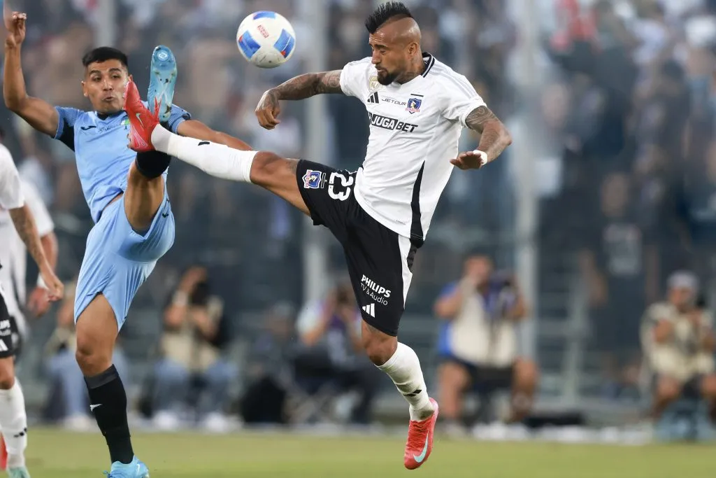 Arturo Vidal aseguró que se ve jugando como central en el final de su carrera. Foto: Photosport.