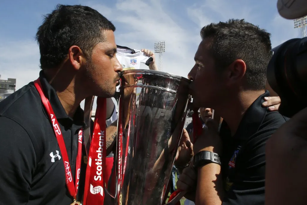 Héctor Tapia y Miguel Riffo festejan la 30. (Andrés Piña/Photosport).