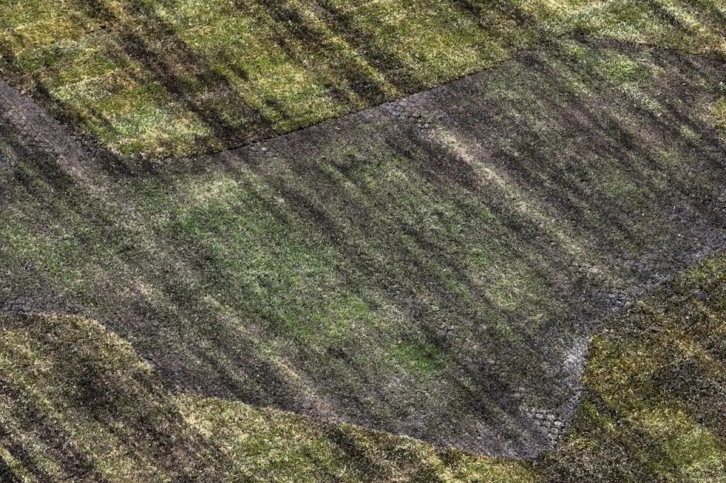 El detalle del daño a la cancha del Santa Laura (Photosport)