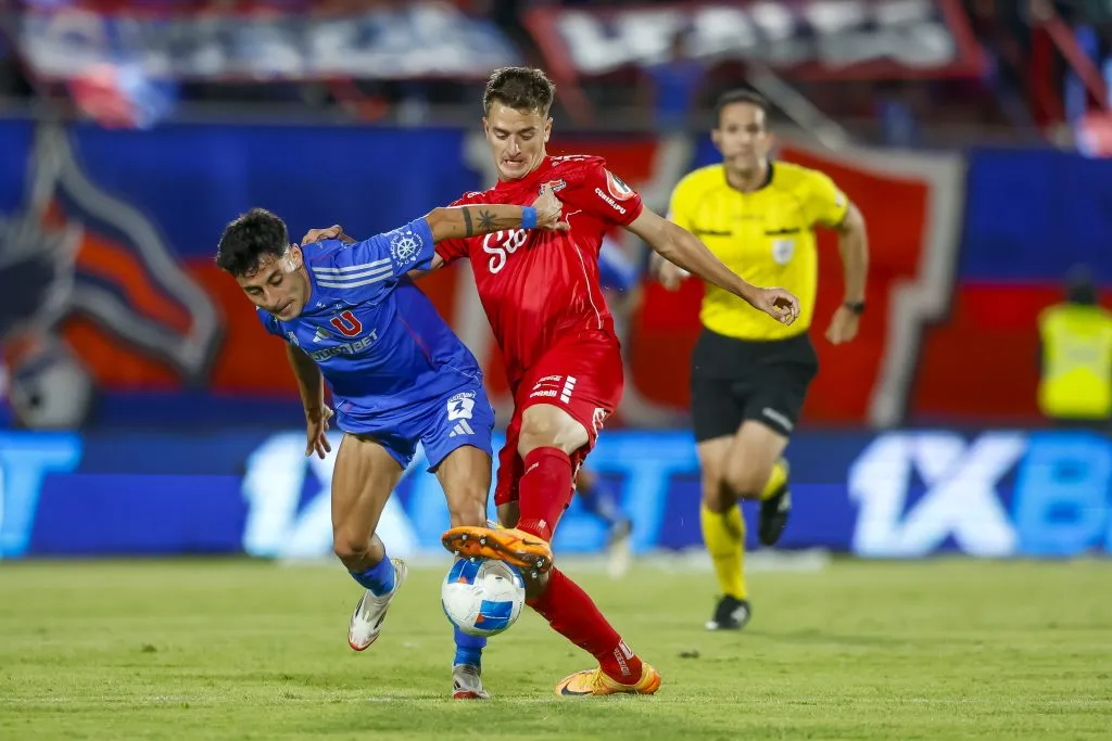 Javier Altamirano venía siendo titular en U de Chile. Foto: Pepe Alvujar/Photosport