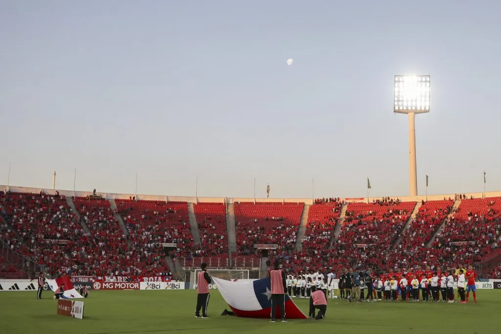 El Estadio Nacional tiene en reparaciones la cancha para el duelo de la Roja tras los fallidos recitales de Shakira. Foto: Felipe Zanca/Photosport