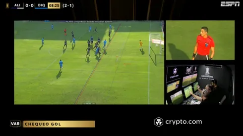 La decisión milimétrica del VAR en el duelo de Deportes Iquique.