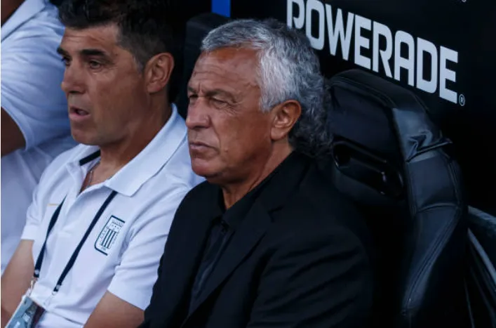 Pipo Gorosito como entrenador ante Deportes Iquique. (Foto: Getty Images).