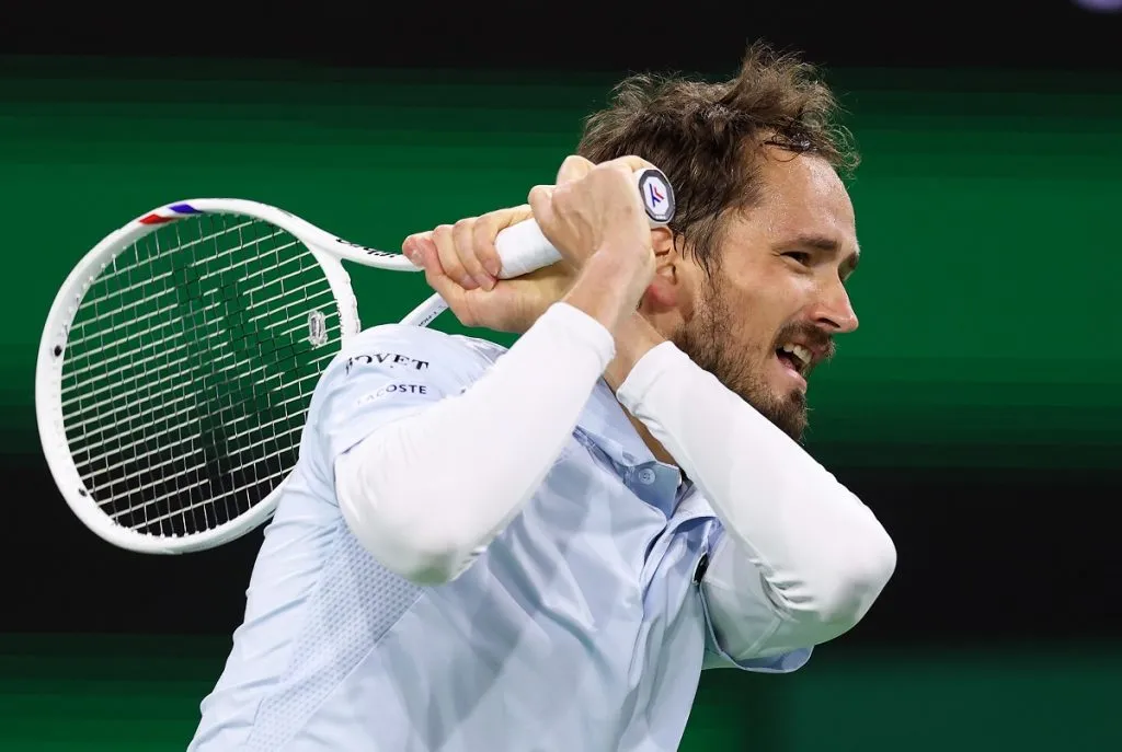 Daniil Medvedev juega contra Tommy Paul en 2025 Indian Wells (Getty Images),.