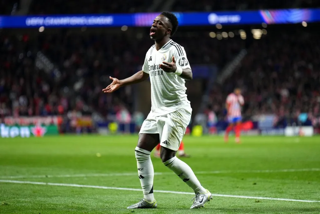 Vinicius falló un penal y complicó al Real Madrid cuando más necesita empatar ante Atlético en la Champions League. Foto: Getty Images.