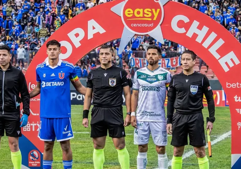 Manuel Olea fue capitán de la U, que tuvo con la jineta a Bastián Tapia, hoy en Cobreloa. (Instagram).