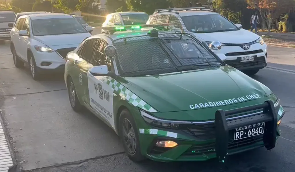 Aníbal Mosa se retiró del Estadio Monumental con Carabineros antes de ir a constatar lesiones. Foto: Herman Chanampa.