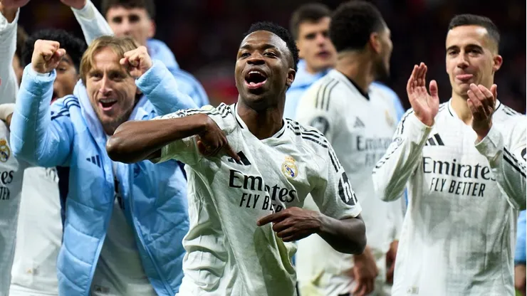 Vinicius Junior celebra la victoria del Real Madrid ante el Atlético de Madrid.