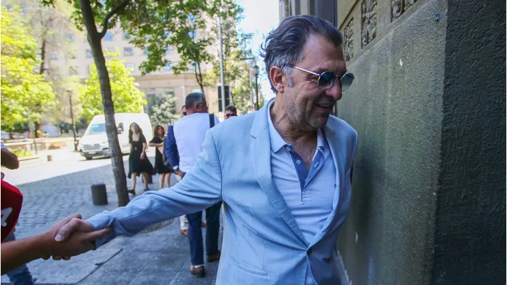 Aníbal Mosa toma postura sobre su futuro en Colo Colo tras la agresión que recibió en una reunión de directorio.