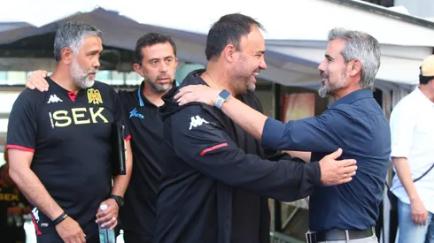 Dos DT's tambalean en las bancas.