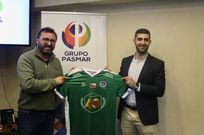 Además de su presencia en Colo Colo, Aziz Mosa es por medio del holding  Grupo Pasmar uno de los auspiciadores de Deportes Puerto Montt. | Foto: DPM.