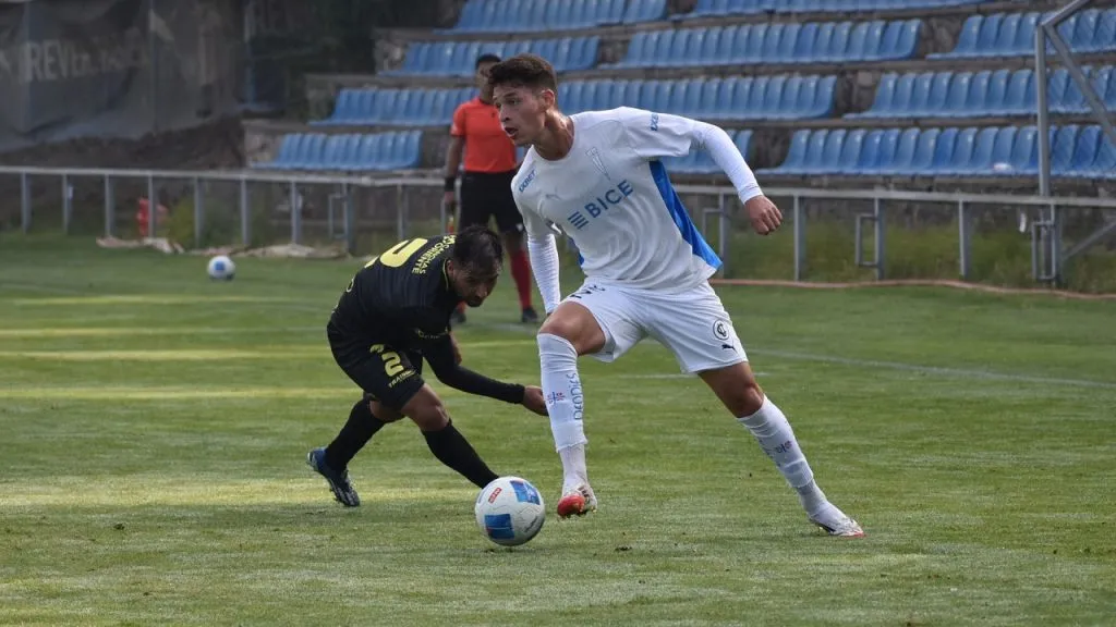 Católica goleó a Lautaro de Buin en partido amistoso (Cruzados)