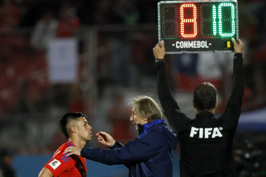 Alexander Aravena cumple un mes sin jugar en Gremio y preocupa a Ricardo Gareca | Photosport