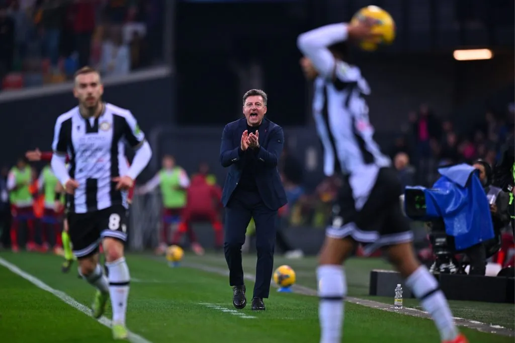 Kosta Runjaic le da con todo a Alexis en rueda de prensa.