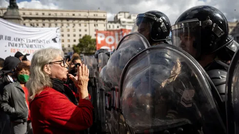 Los jubilados salieron a la calle en Argentina.