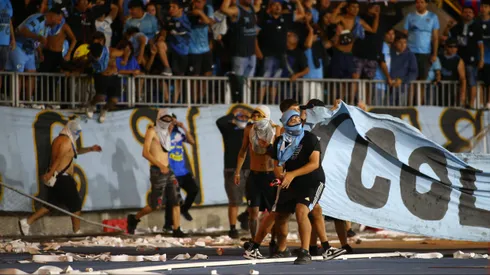 Los cobardes hinchas de Iquique que obligaron a suspender el partido.