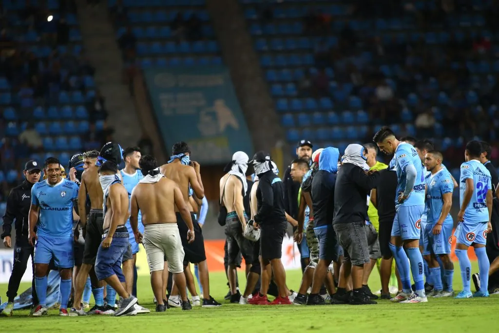 La suspensión del partido en Iquique. Foto: Alex Diaz/Photosport