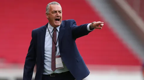 Gustavo Alfaro enfrentará a Chile tratando de estirar y cortar rachas.