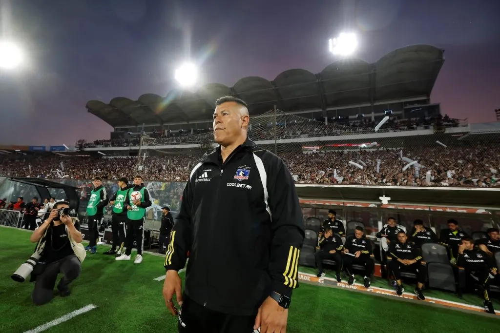 Jorge Almirón ha tenido ciertos dimes y diretes con la U, tras varias polémicas.