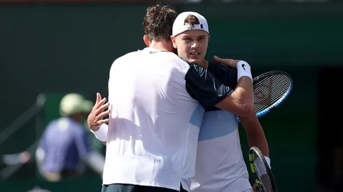 Jack Draper saluda a Holger Rune tras ganar el Indian Wells 2025