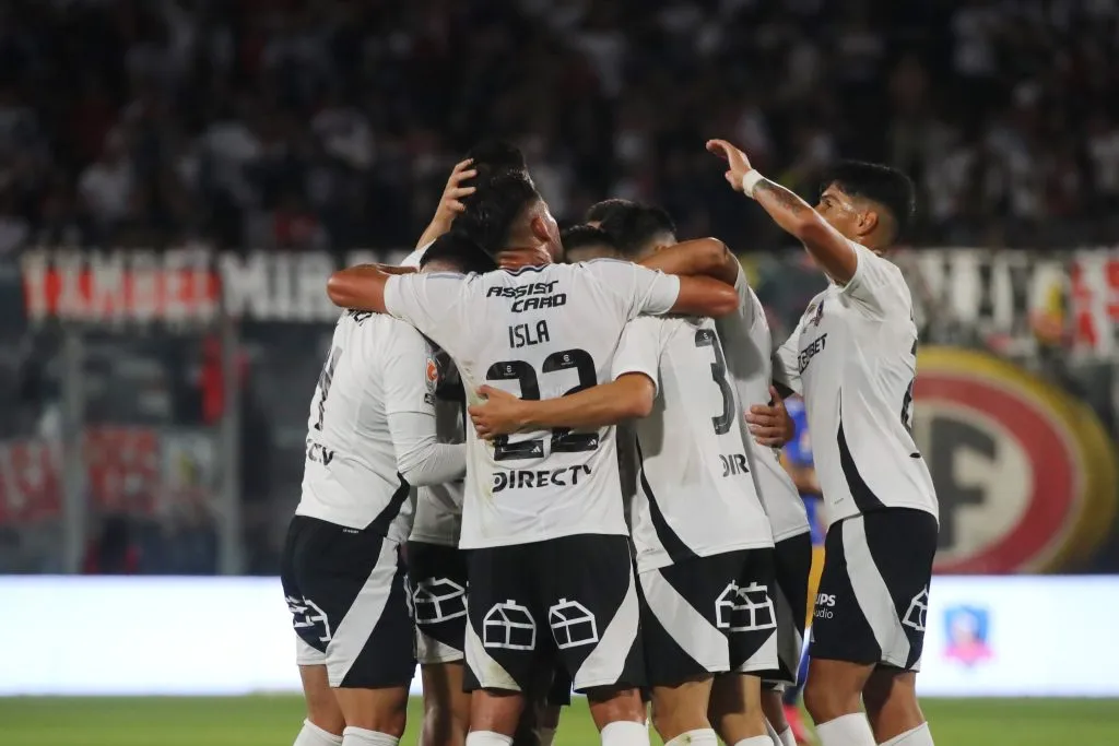 Colo Colo celebró así el 2-0 ante Everton de Viña del Mar. (Jonnathan Oyarzun/Photosport).