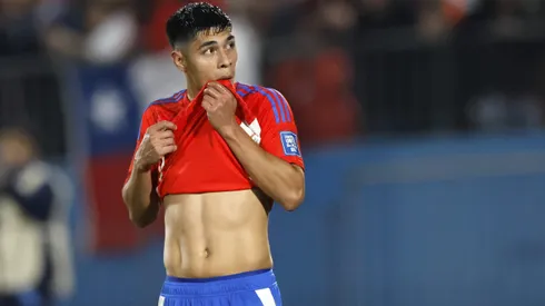 Darío Osorio jugando por la selección chilena.