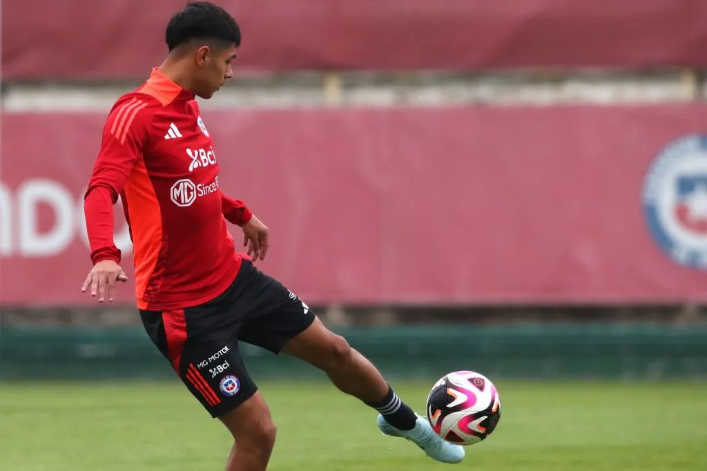 Darío Osorio entrenando con la Roja. Foto: Jonnathan Oyarzun/Photosport