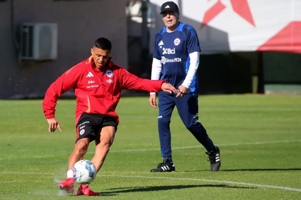 Alexis Sánchez en los entrenamientos de la Roja en Juan Pinto Durán. Foto: Jonnathan Oyarzun/Photosport