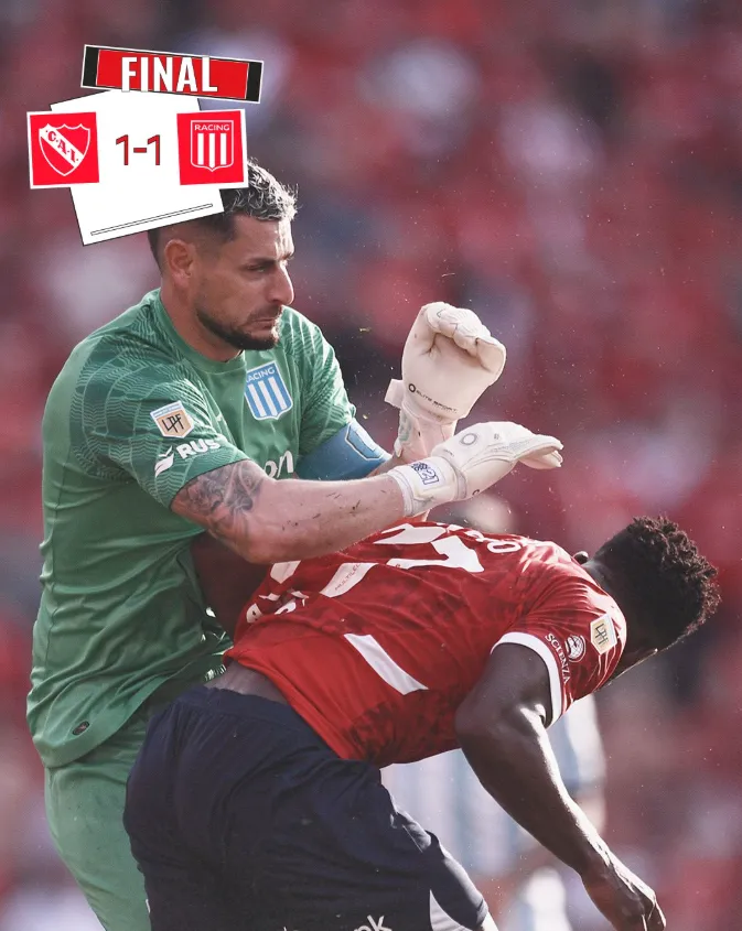 Angulo chocó con Gabriel Arias tras marcar el 1-1 ante Racing Club. (Foto: Independiente).