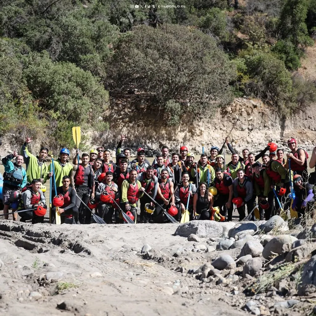 Todo el plantel de Colo Colo compartió en actividad de rafting.