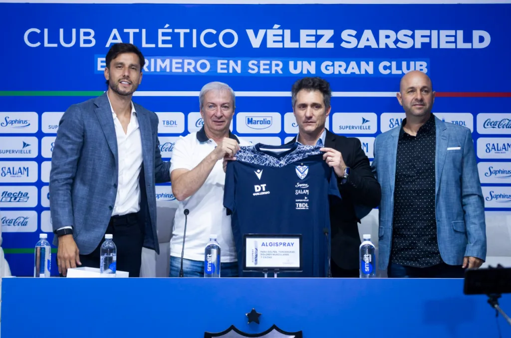 Guillermo Barros Schelotto en su presentación como DT del Fortín. (Foto: Vélez Sarsfield).