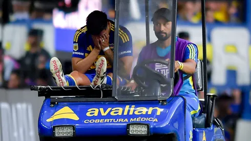 Williams Alarcón salió así en el carrito médico de La Bombonera.