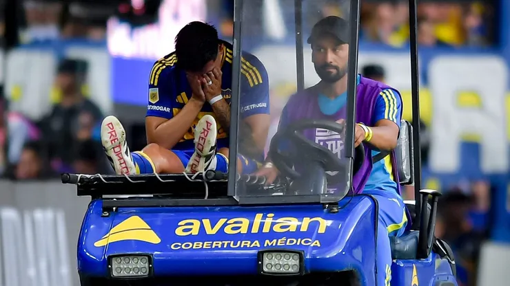 Williams Alarcón salió así en el carrito médico de La Bombonera.