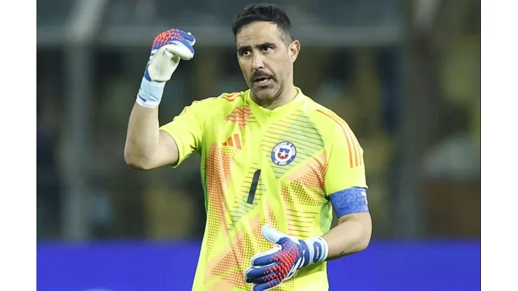 Claudio Bravo ahora comentará los partidos de la Roja