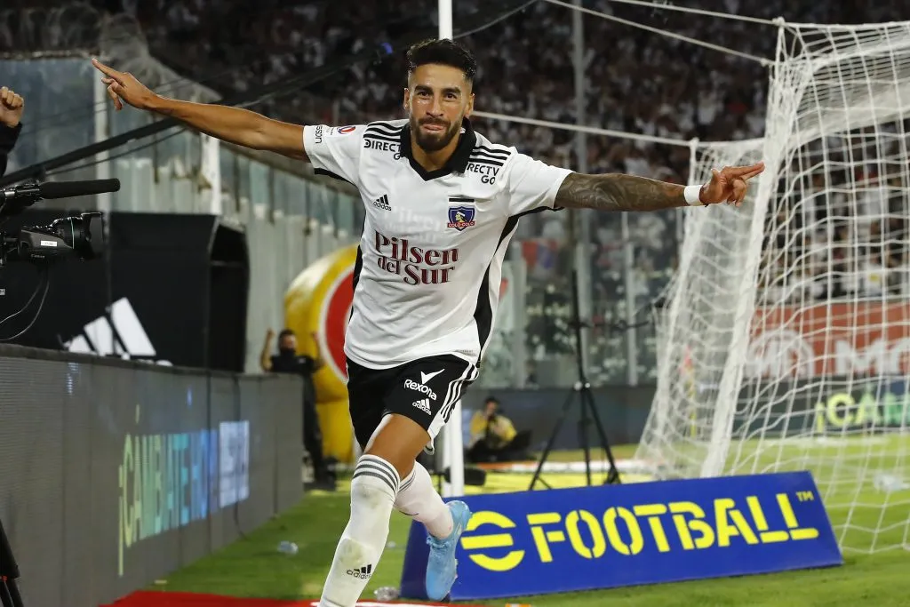 Juan Martín Lucero divide a los hinchas de Colo Colo por su visita con el Fortaleza. Foto: Felipe Zanca/Photosport