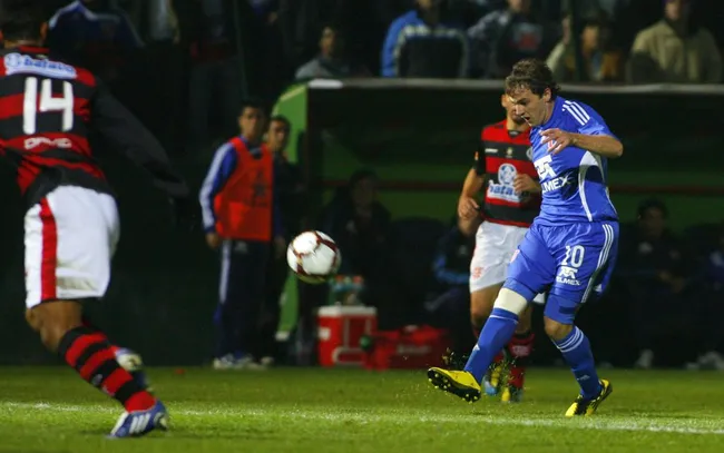 La perla que dejó Montillo ante el Fla en el Santa Laura. (CLAUDIO DIAZPHOTOSPORT).