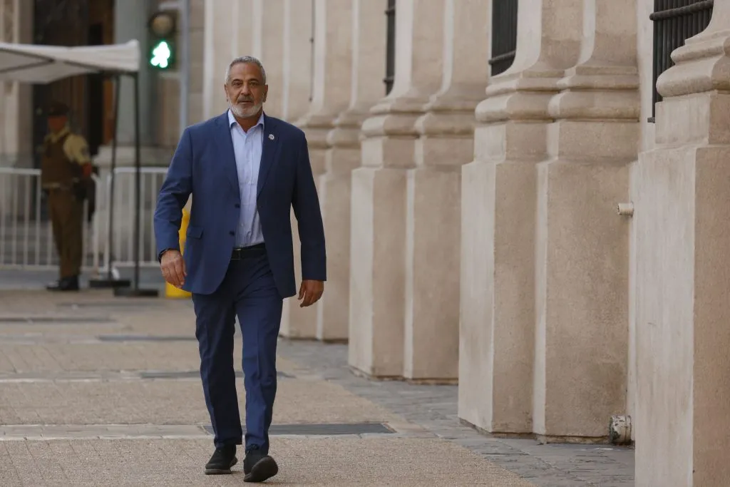 Repudiado de forma masiva: Pablo Milad será encarado por Guarello.