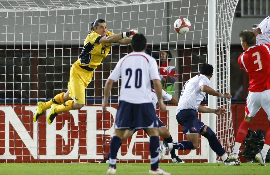 Nicolás Peric en un amistoso frente a Austria en 2007 bajo la tutela de Marcelo Bielsa. (ANDRES PINA/PHOTOSPORT).