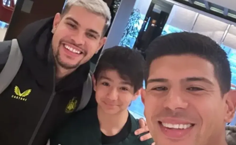 Una foto que da cuenta de la amistad entre Pavez y Guimaraes. (Captura).